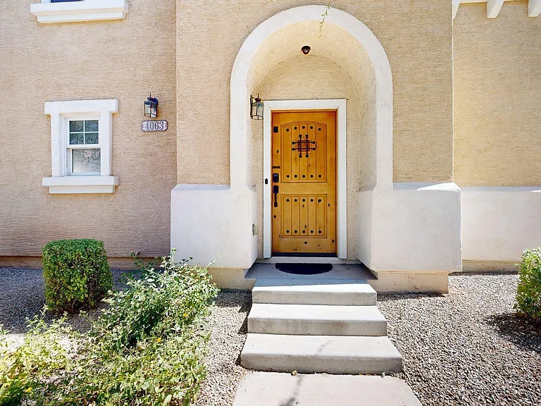 4063 E Windsor Dr — Photo 2