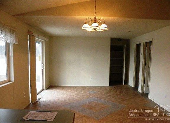 5th image of 2295 NE Cherry Loop