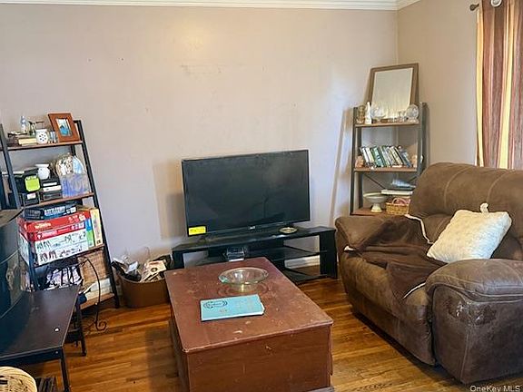 4th image of 30 Tamarack Street