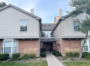 130 Crest Wood Ct APT 7, Schaumburg, IL 60195