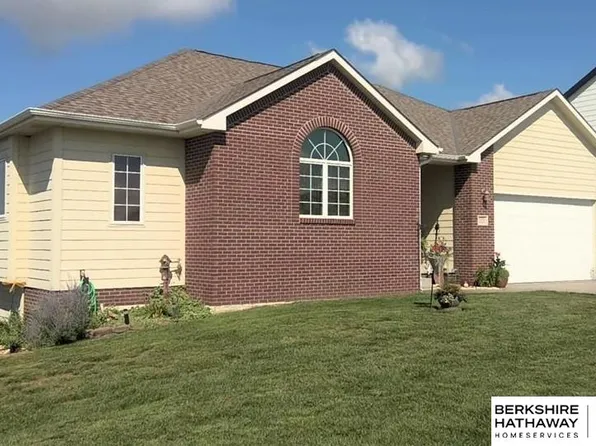 8578 Lake Ridge Dr, Plattsmouth, NE 68048