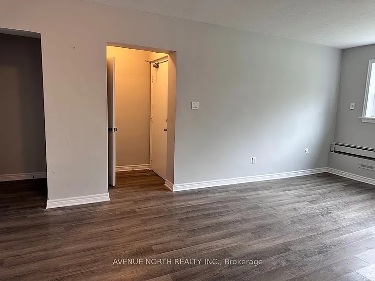 1170 Dover Cres #1 — Photo 6
