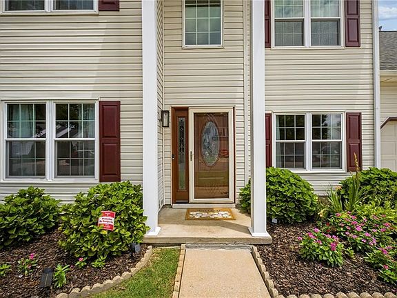 5th image of 831 Holbrook Dr
