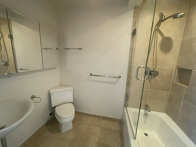 Cazneau Ave — Photo 11