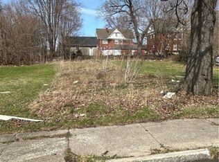 1418 Robinson Ct, Niagara Falls, NY 14303