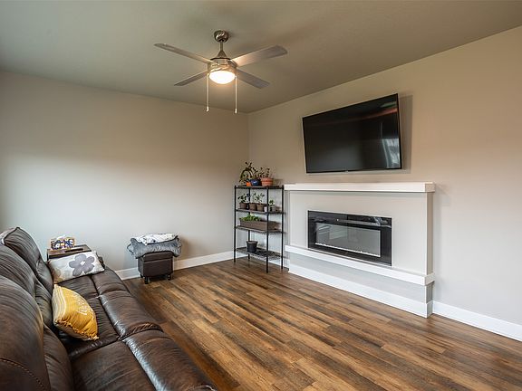 4th image of 800 NE 14th St