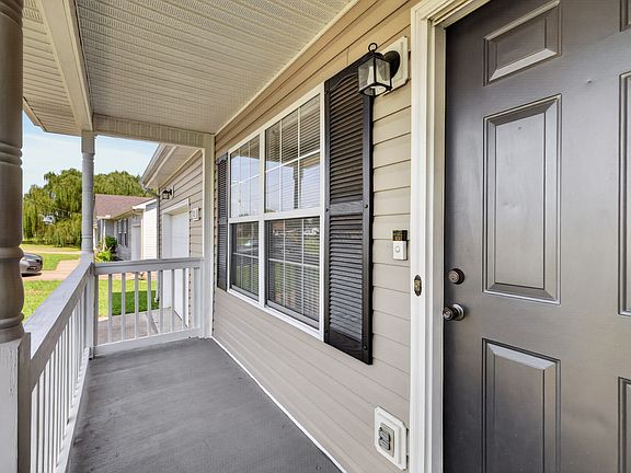 4th image of 121 Gleaves Ln