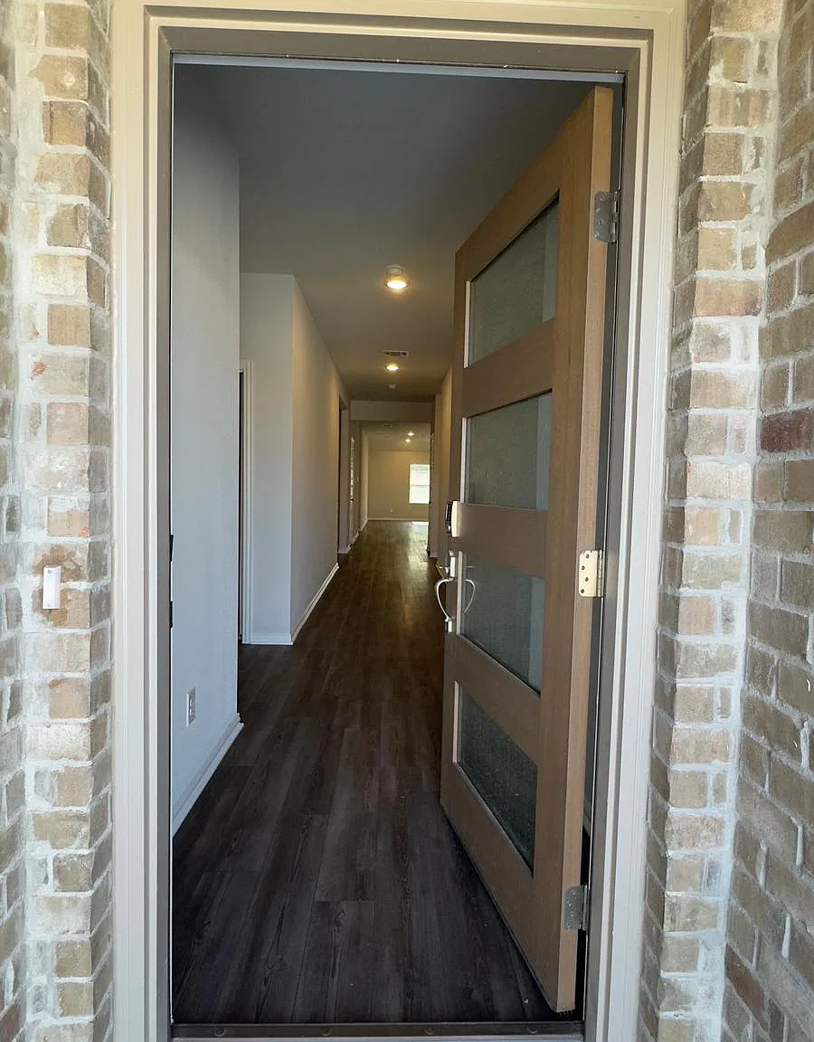 4 bed, 2213 sqft, $2,250 — Photo 3