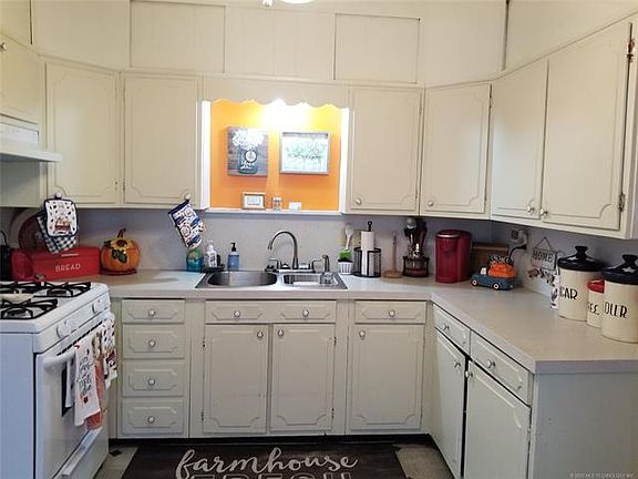 4th image of 303 E 5th Ave