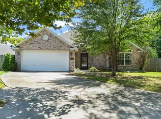 2862 N Bluegrass Pl, Fayetteville, AR 72704