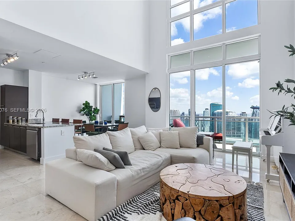 950 Brickell Bay Dr #5506