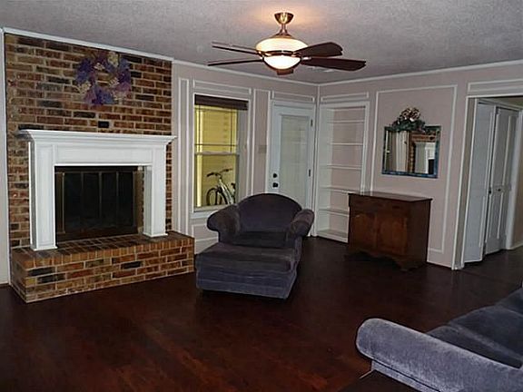 2nd image of 610 S Briarcrest Dr