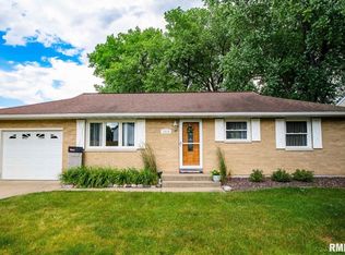 1614 Florence Ave, Pekin, IL 61554