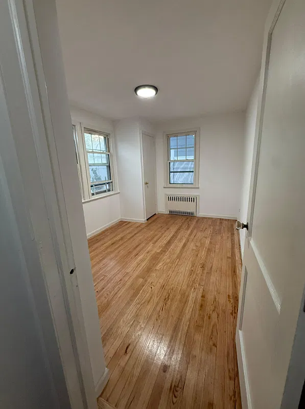 290 Roberts Ave — Photo 2