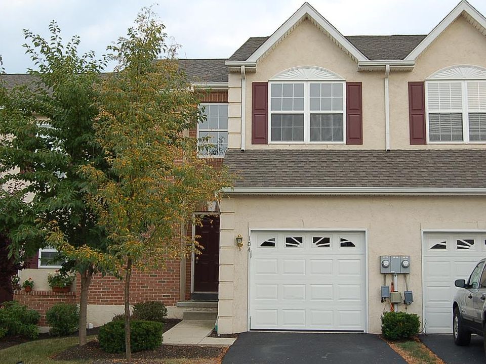 1st image of 104 Hillcourt Dr