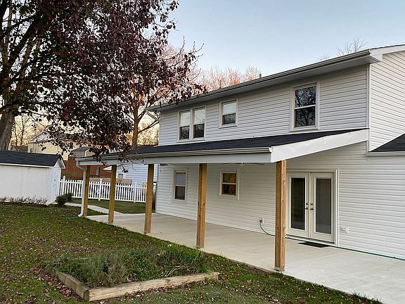 4th image of 944 Summer Hill Cir