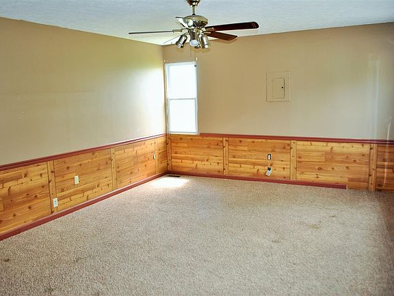 2nd image of 205 E Earl St