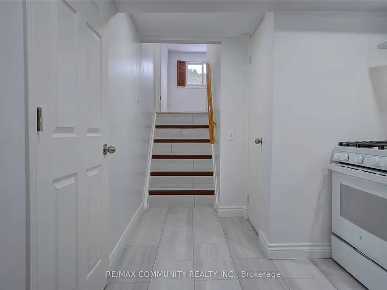 435 Maplewood Dr — Photo 9