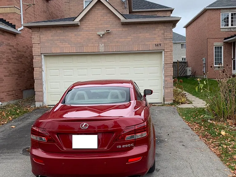 147 Cairncross Cres S — Photo 2