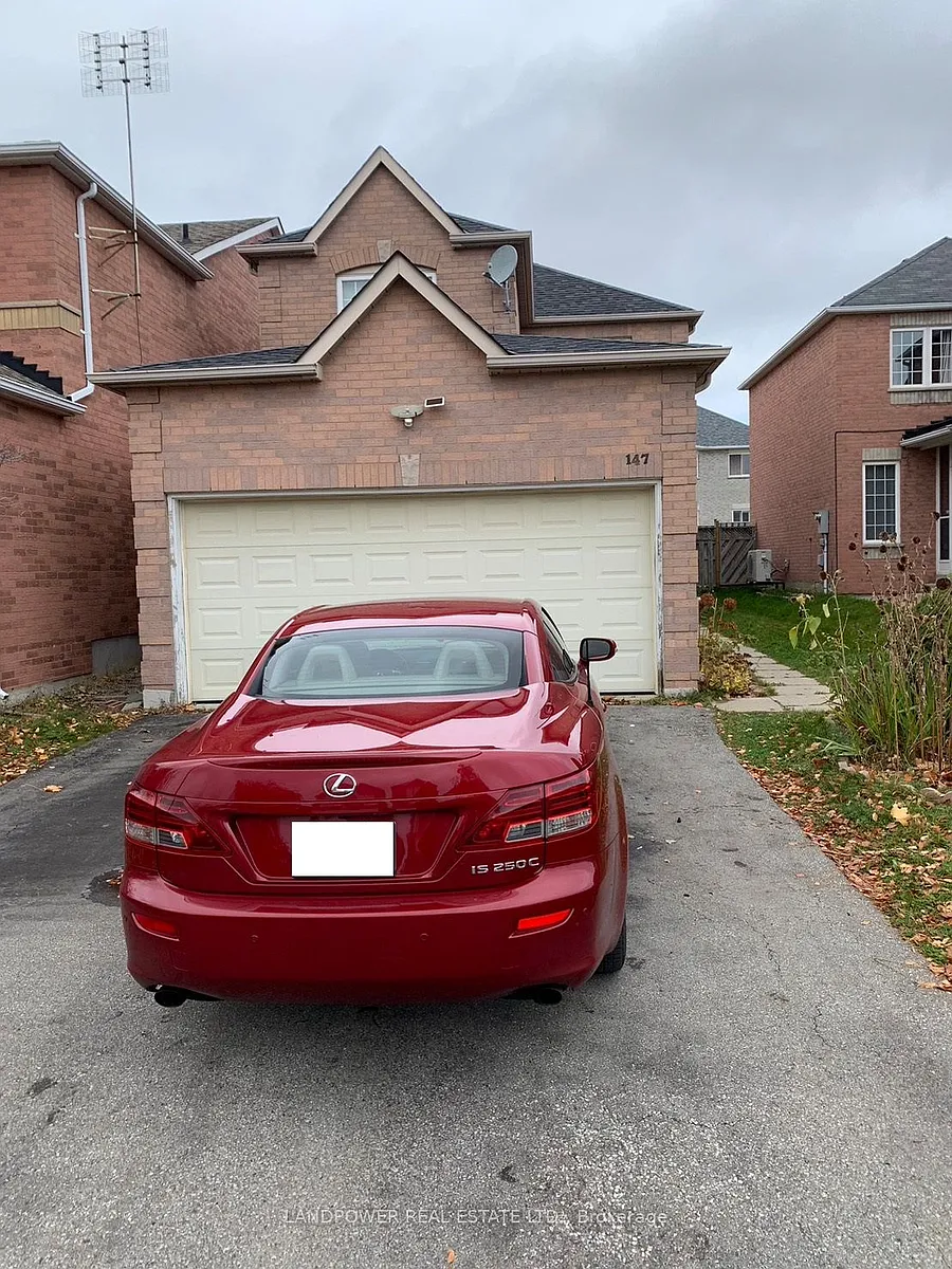 Building Photo - 147 Cairncross Cres S