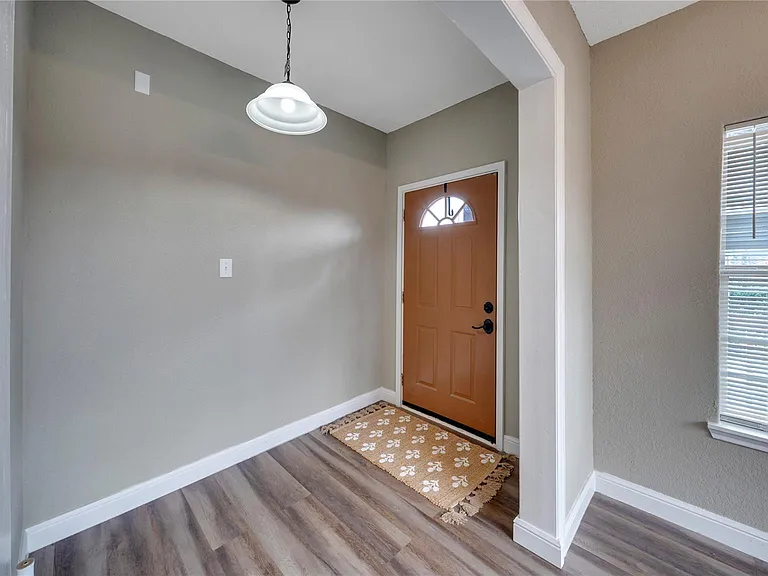 8214 Peekskill Ln — Photo 4