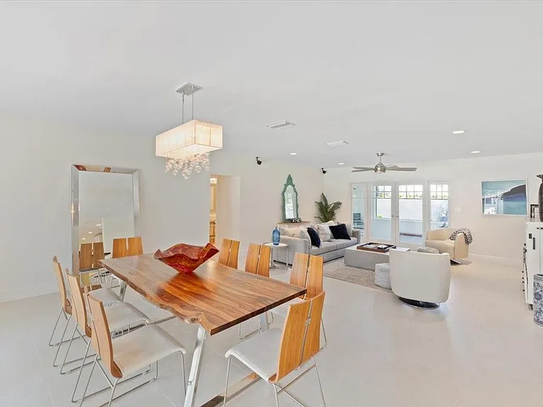 1635 Seabreeze Blvd — Photo 20