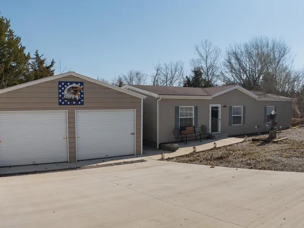28810 Paradise Dr, Warsaw, MO 65355