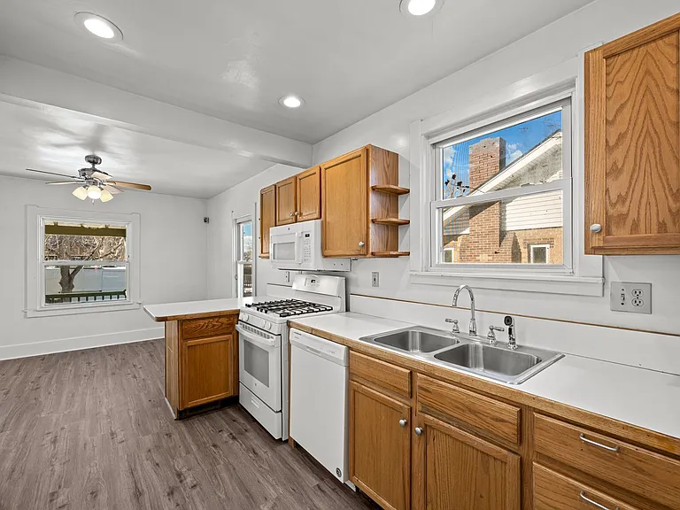 2058 S Corona St — Photo 14