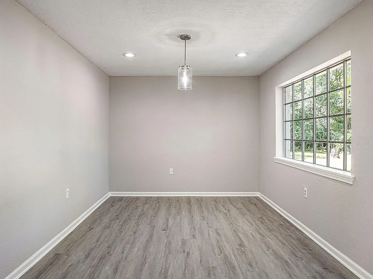 1702 Athens Dr — Photo 2