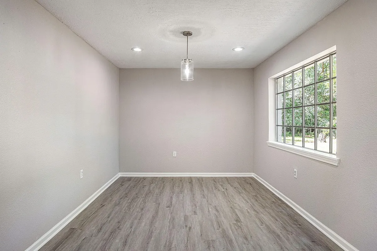 Building Photo - 1702 Athens Dr