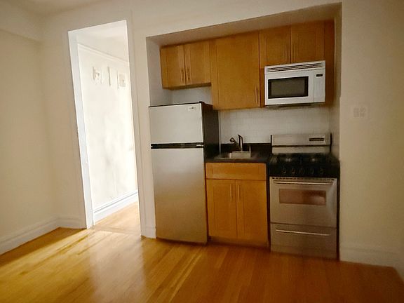 5th image of 305 Lexington Ave APT 6C