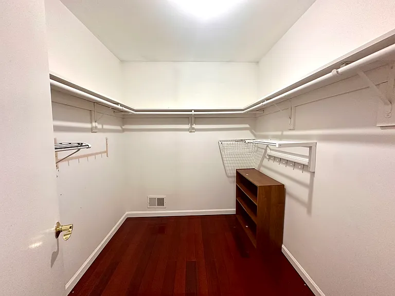 MBR - Walk in Closet