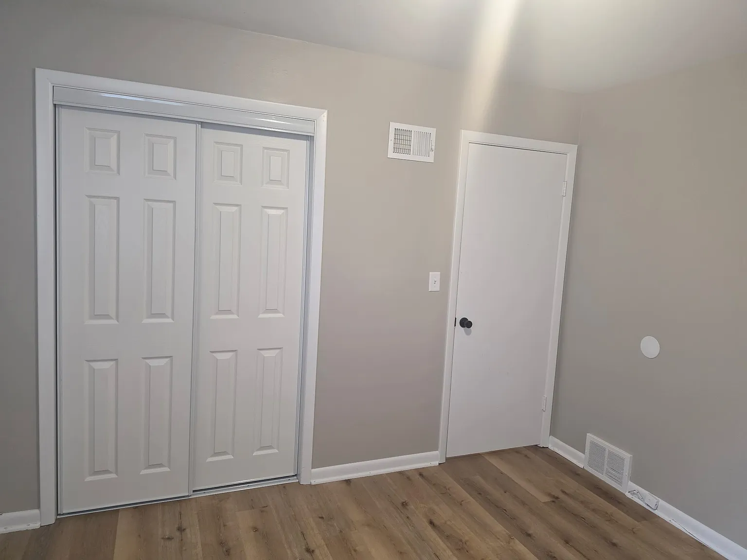 3 bed, 1050 sqft, $1,600 — Photo 4