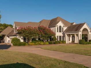 612 Green Meadows Ln, Red Oak, TX 75154