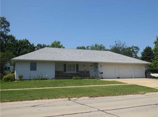 415 Main St, Center Point, IA 52213