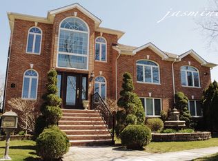 6029 264th St, Little Neck, NY 11362