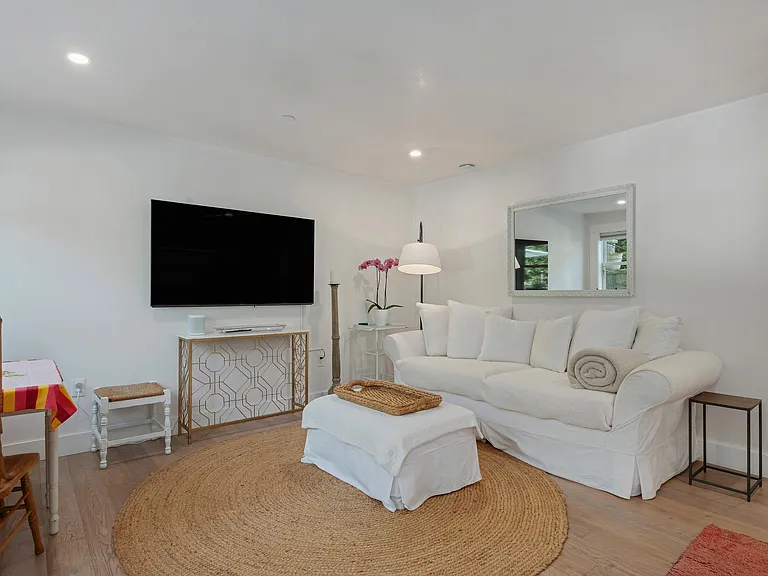 1703 Chapala St #B — Photo 4