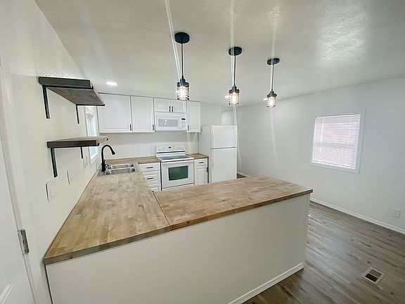 5th image of 716 Lupine Cir