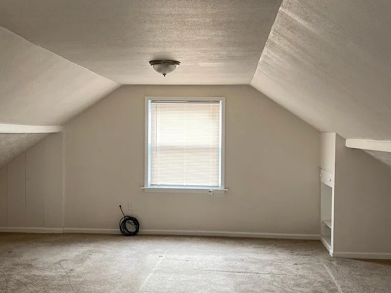 24255 Parklawn St — Photo 16