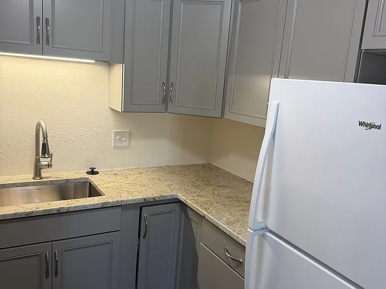 2330 Wedgewood Ave #11D — Photo 6