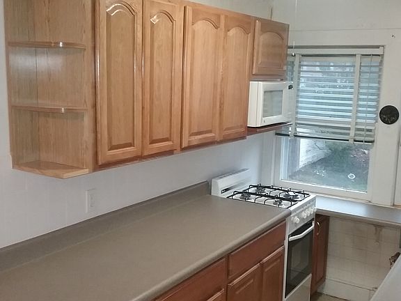 5th image of 15 Orange Heights Ave Floor 1