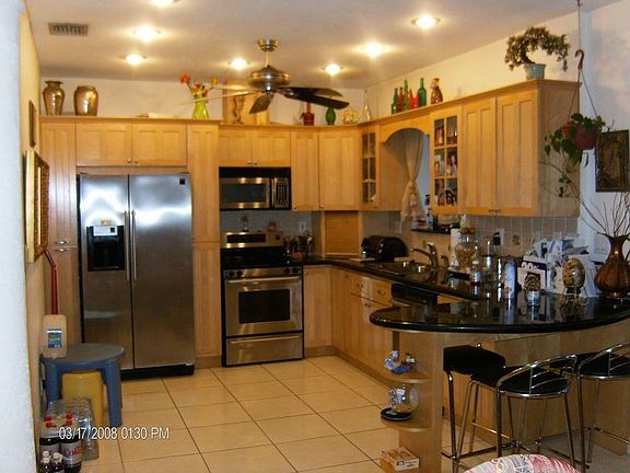 4th image of 880 NE 180th St