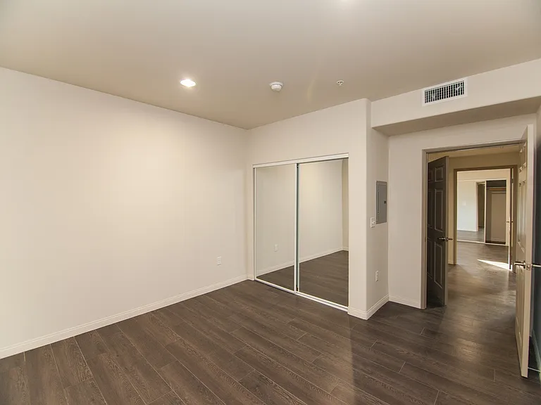 Sherman Oaks Place — Photo 35