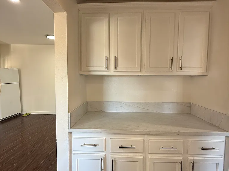 4815 Kester Ave #7 — Photo 7