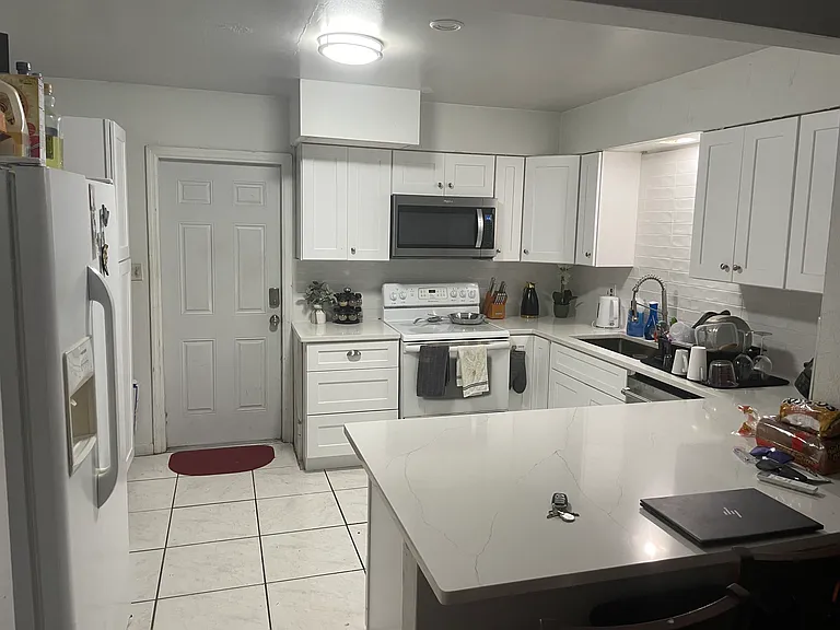 101 E Yale St — Photo 3