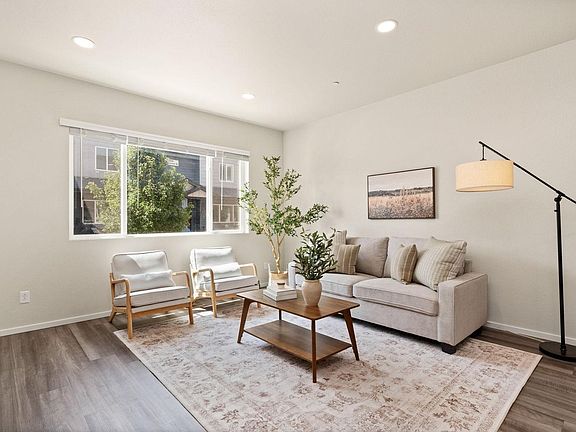 4th image of 2938 Barnstormer St #2