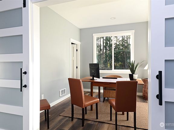 Office or dining space>