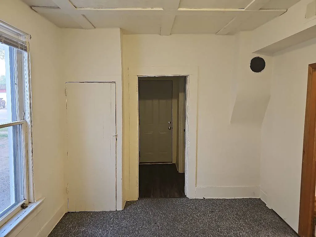 3 bed, 720 sqft, $1,200 — Photo 3