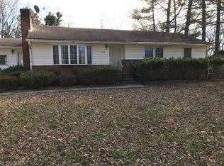 5107 Williamsburg Rd, Winston Salem, NC 27106