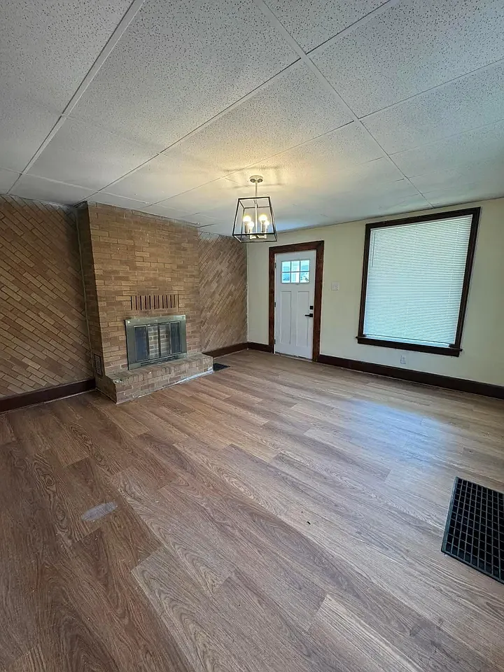 3 bed, 1.5 bath, 1500 sqft, $1,500 — Photo 4